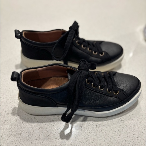 Vionic Winny Sneaker, Size 6 - Picture 5 of 8